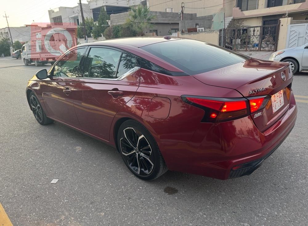 نيسان ألتيما